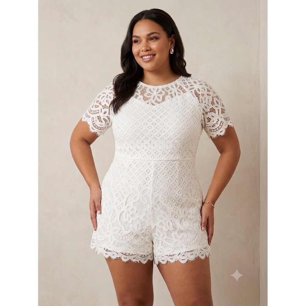 Love Fire Floral Lace Romper White Short Sleeve Scalloped Hem Womens Size L